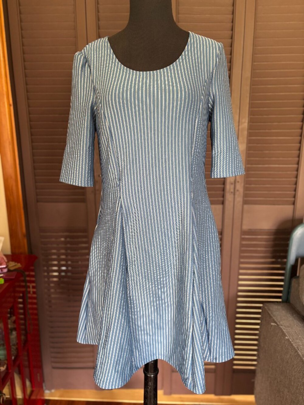Maternity dress with discreet breastfeeding access